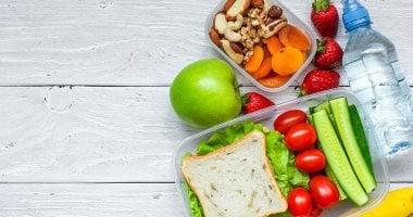 أهمية اختيار وجبات خفيفة صحية لطاقة مستدامة