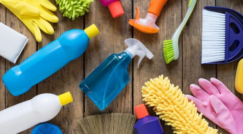 استعدادات ما قبل التنظيف: تجهيز الأدوات والمستلزمات الأساسية